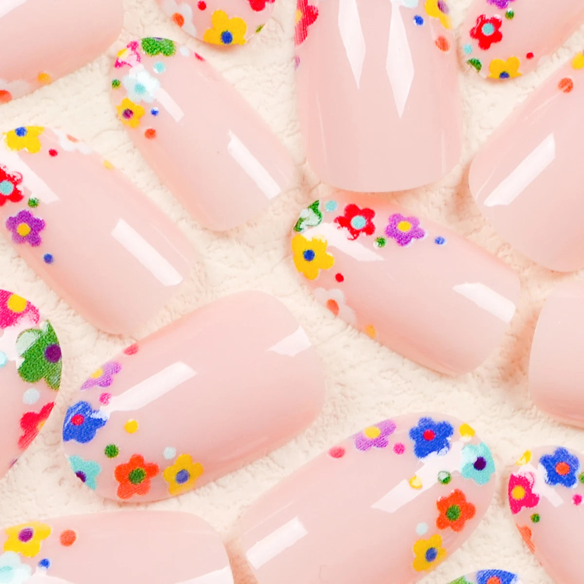 Feeling Floral 24 Piece Nails